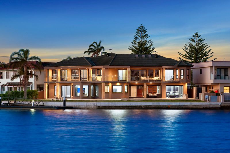 4 Lachlan Avenue