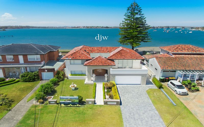 9 Lachlan Avenue