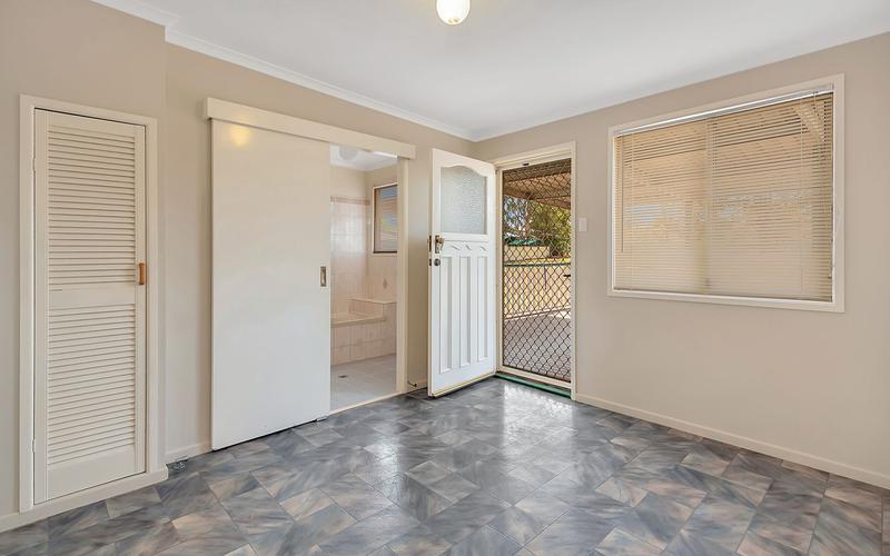 8 John Street, GOOMBUNGEE QLD 4354 Property Information