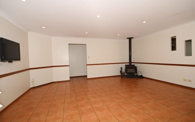 5 Carnation Court, MIDDLE RIDGE QLD 4350 Property Information