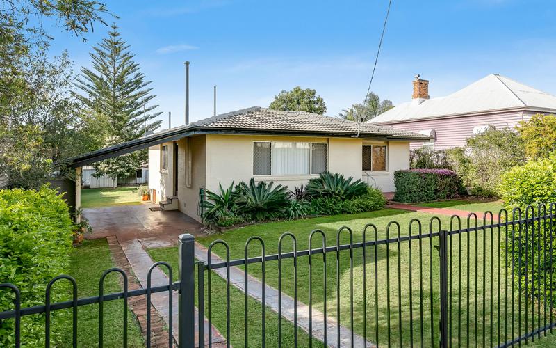 219A South Street, SOUTH TOOWOOMBA QLD 4350 House Sold remaxsuccess