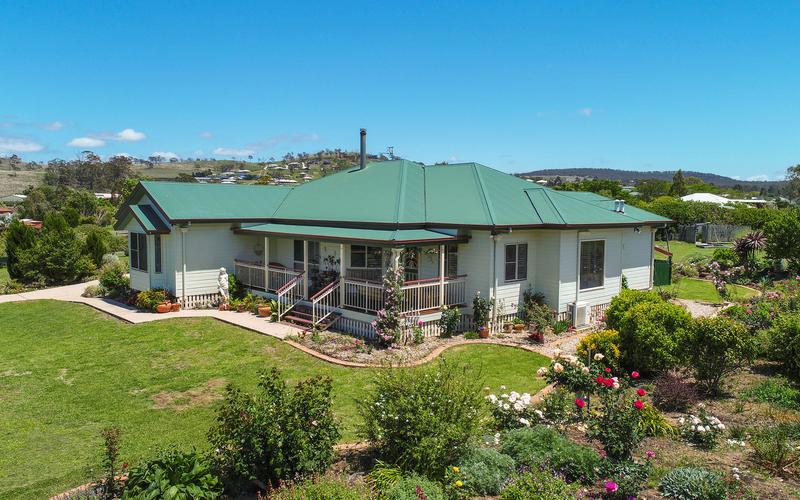 2 Andrews Court, HODGSON VALE QLD 4352 Property Information