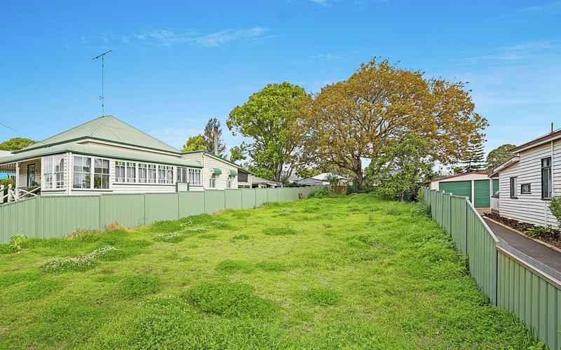 8A Cooper Street, SOUTH TOOWOOMBA QLD 4350 Property Information