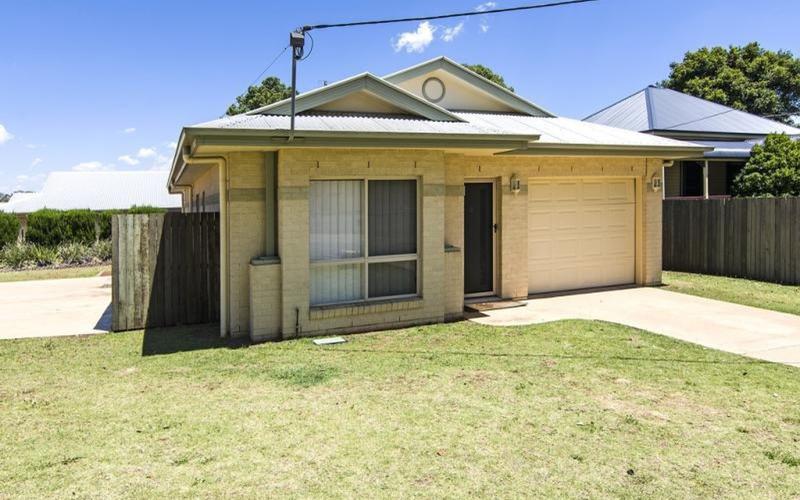 1/11 Gladstone Street, NEWTOWN QLD 4350 Property Information