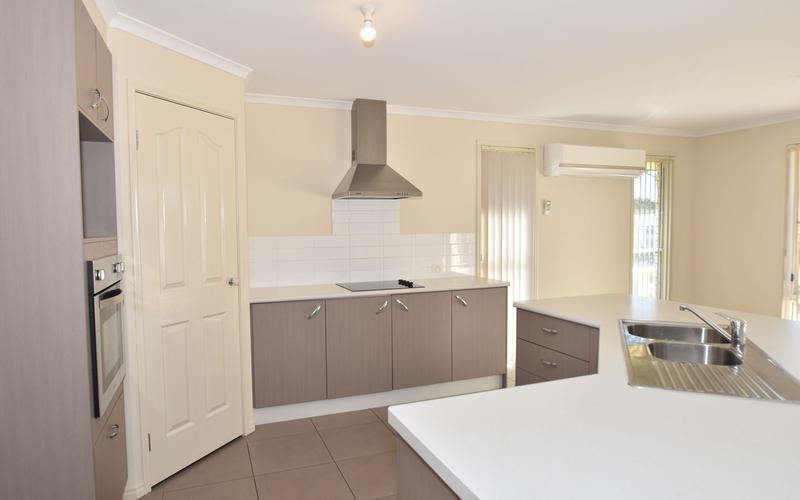 47 Highland Park Road, MERINGANDAN WEST QLD 4352 House For Rent