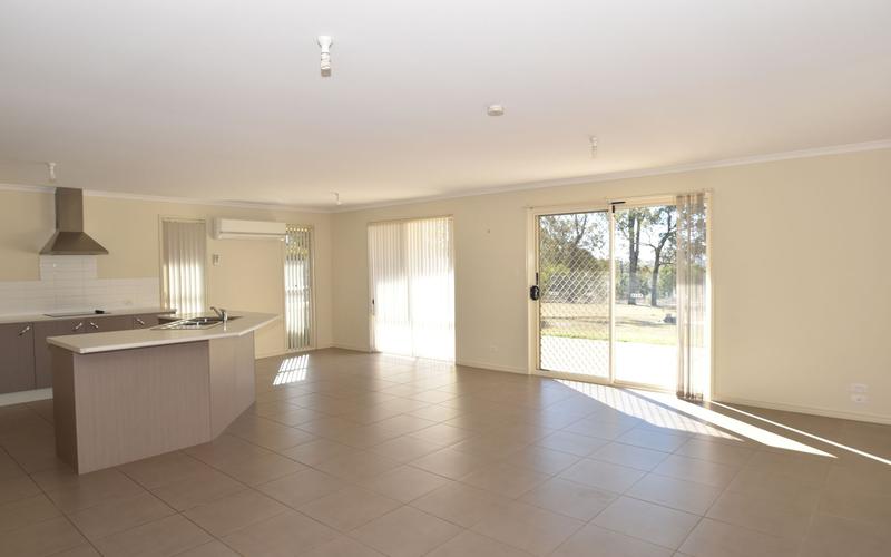 47 Highland Park Road, MERINGANDAN WEST QLD 4352 House For Rent