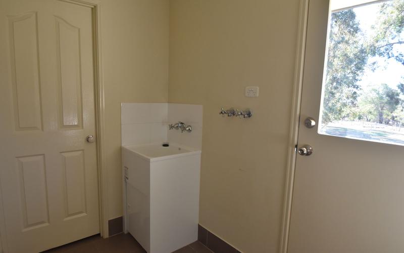 47 Highland Park Road, MERINGANDAN WEST QLD 4352 House For Rent