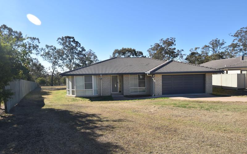 47 Highland Park Road, MERINGANDAN WEST QLD 4352 House For Rent