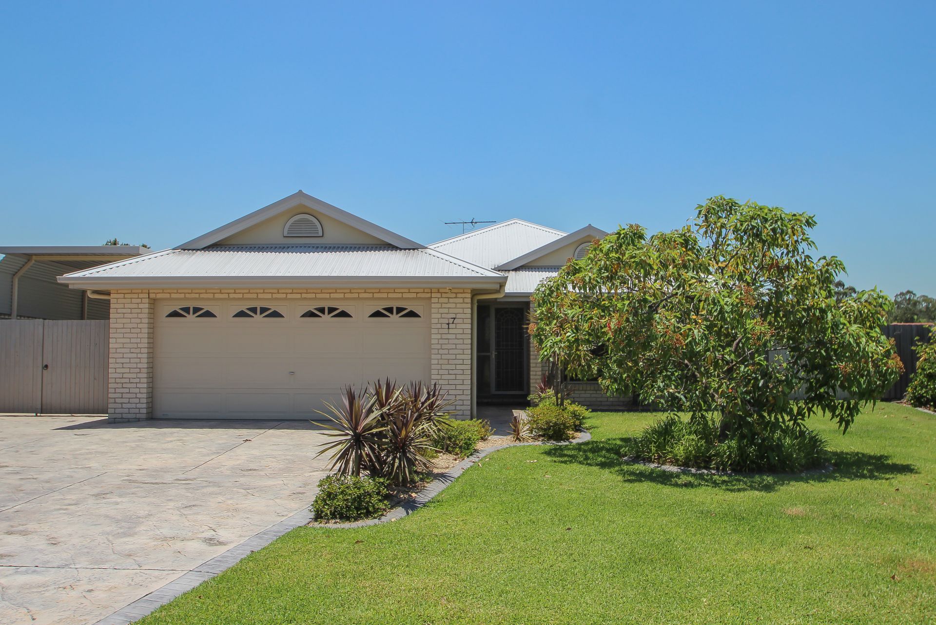 17 Sinclair Avenue, Singleton NSW 2330 House Sold