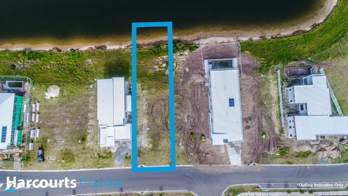 22 Lakeview Boulevarde, MERMAID WATERS QLD 4218 sold