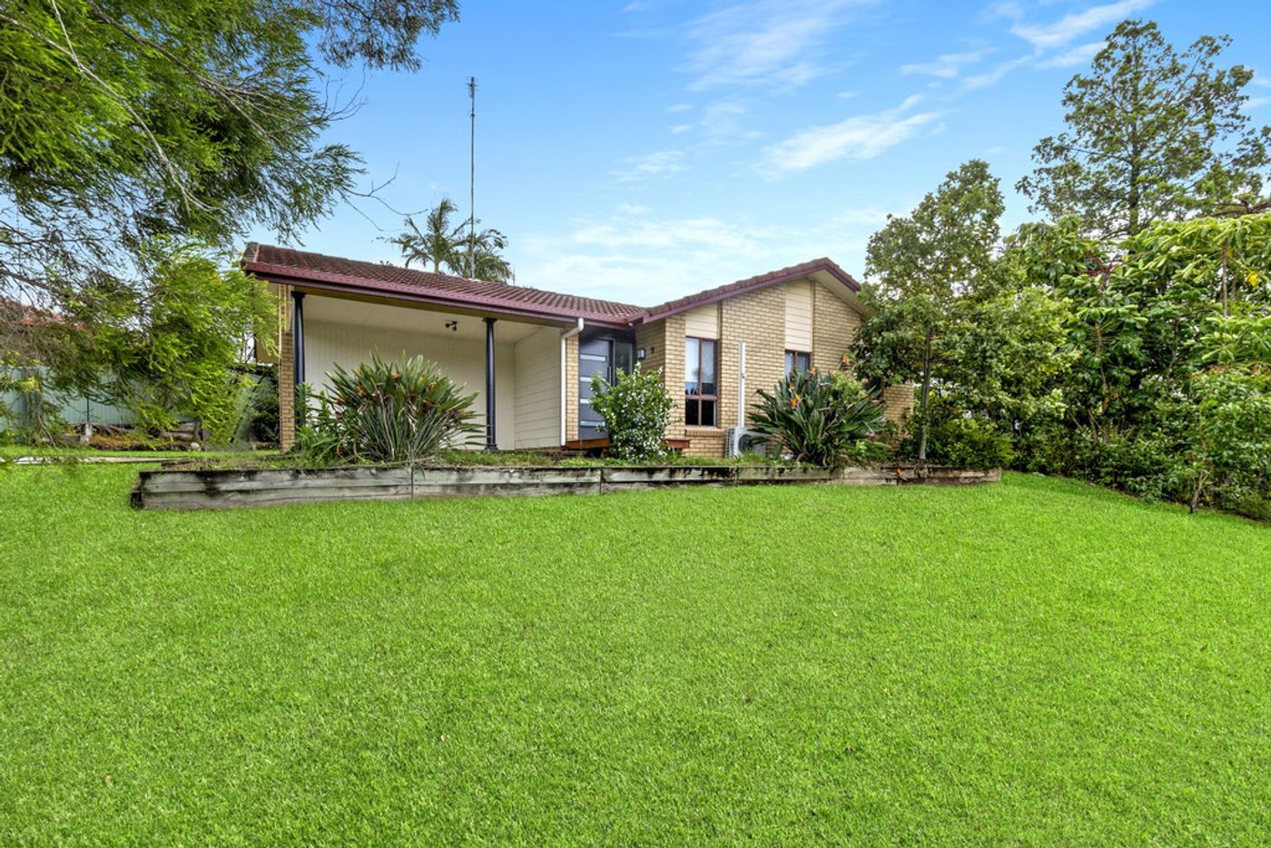 19 Numeralla, ASHMORE QLD 4214 House Leased