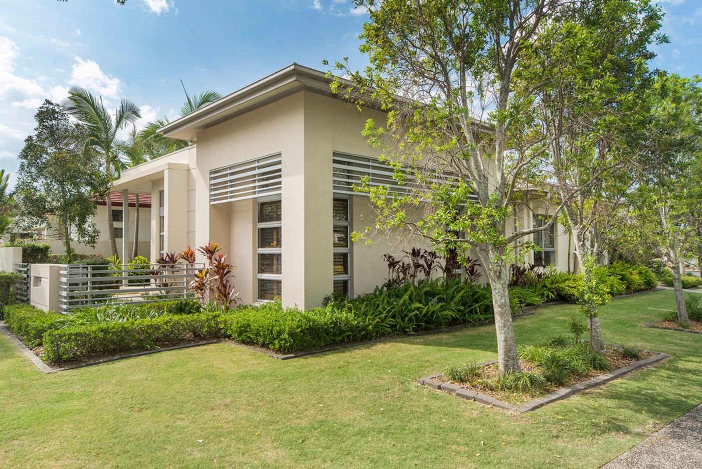 2817 Gracemere Drive, HOPE ISLAND QLD 4212 House Leased