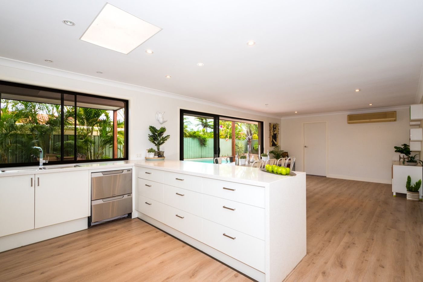 24 Intrepid Drive, MERMAID WATERS QLD 4218 House Sold