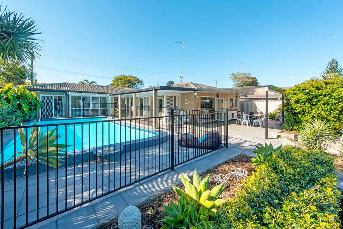 164 Monaco Street, BROADBEACH WATERS QLD 4218 House Sold