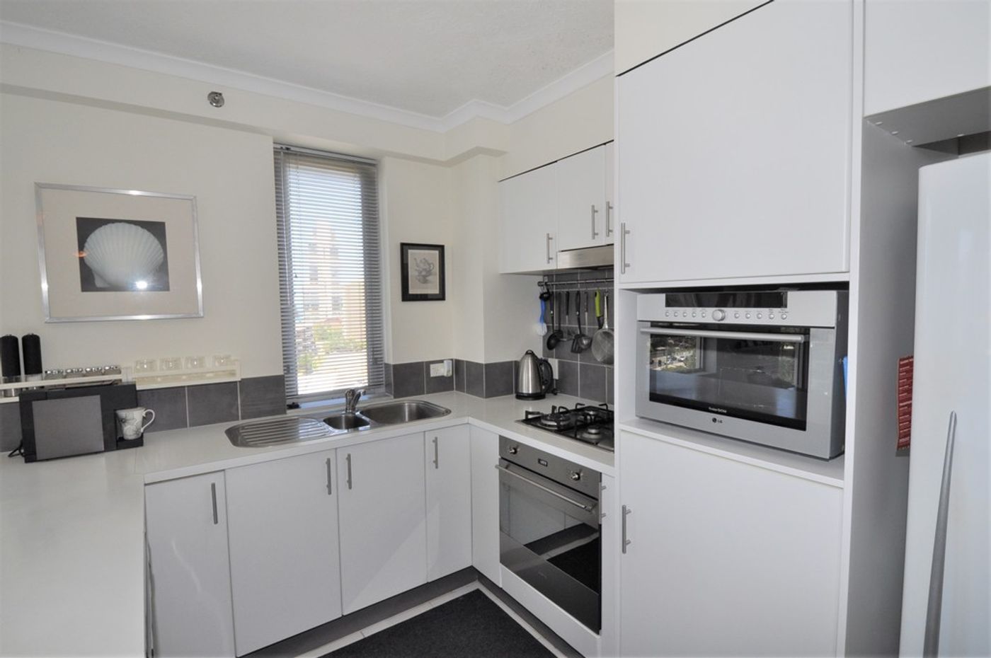 22/2894 'The Pinnacle' Gold Coast Highway, SURFERS PARADISE QLD 4217