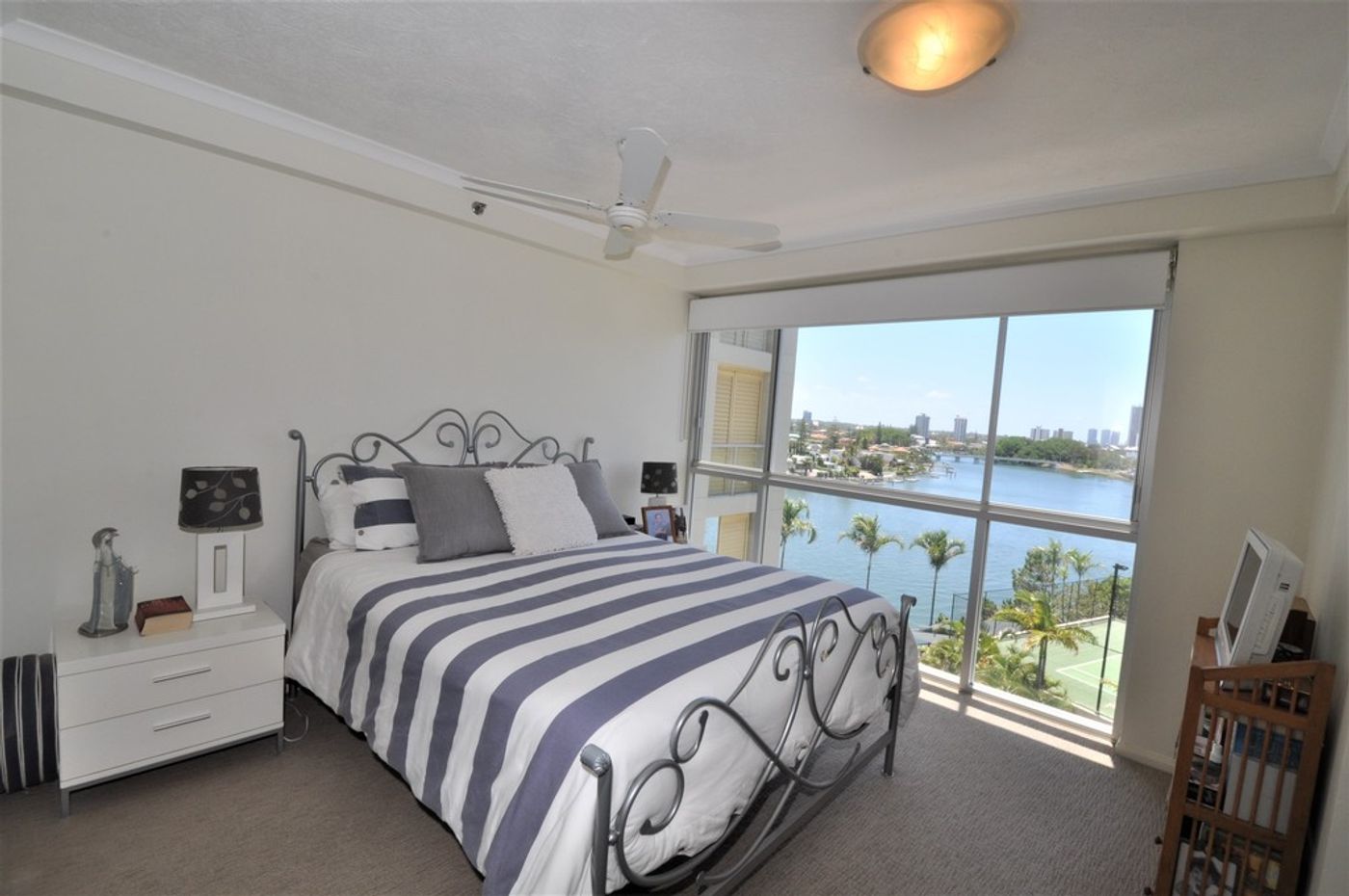 22/2894 'The Pinnacle' Gold Coast Highway, SURFERS PARADISE QLD 4217