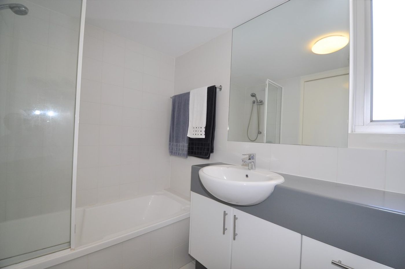 22/2894 'The Pinnacle' Gold Coast Highway, SURFERS PARADISE QLD 4217