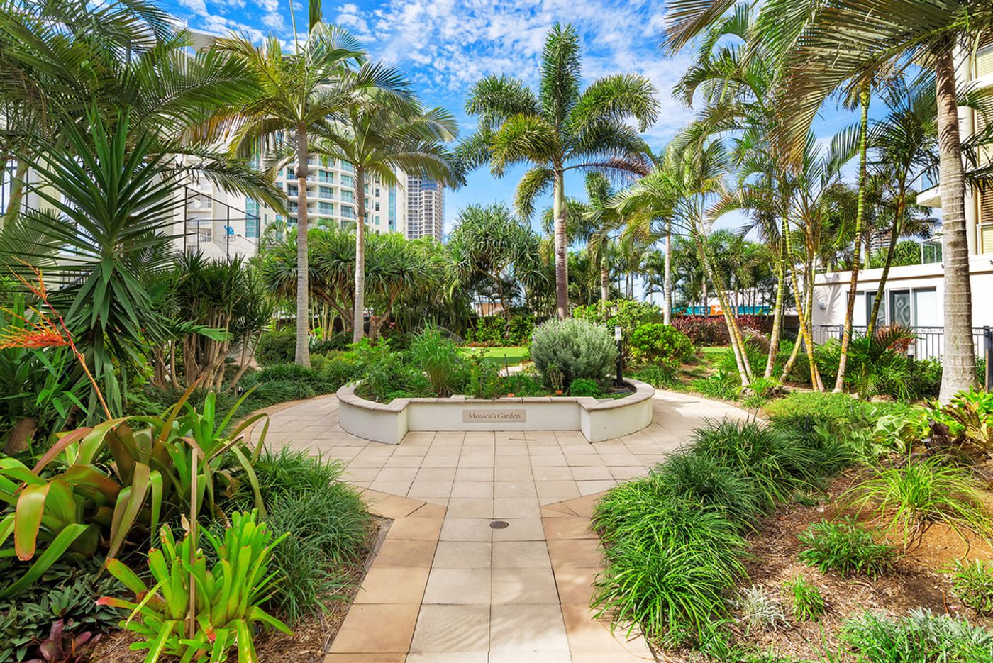 22/2894 'The Pinnacle' Gold Coast Highway, SURFERS PARADISE QLD 4217