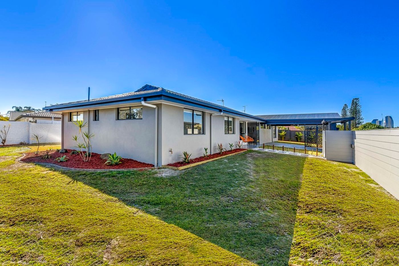 2 Intrepid Drive, MERMAID WATERS QLD 4218 House Sold