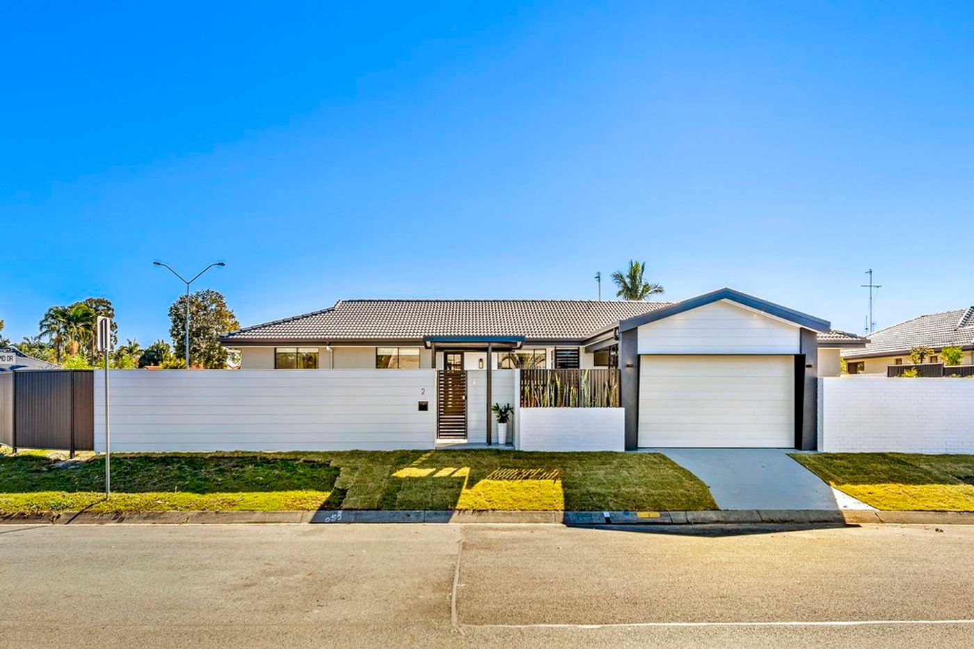 2 Intrepid Drive, MERMAID WATERS QLD 4218 House Sold