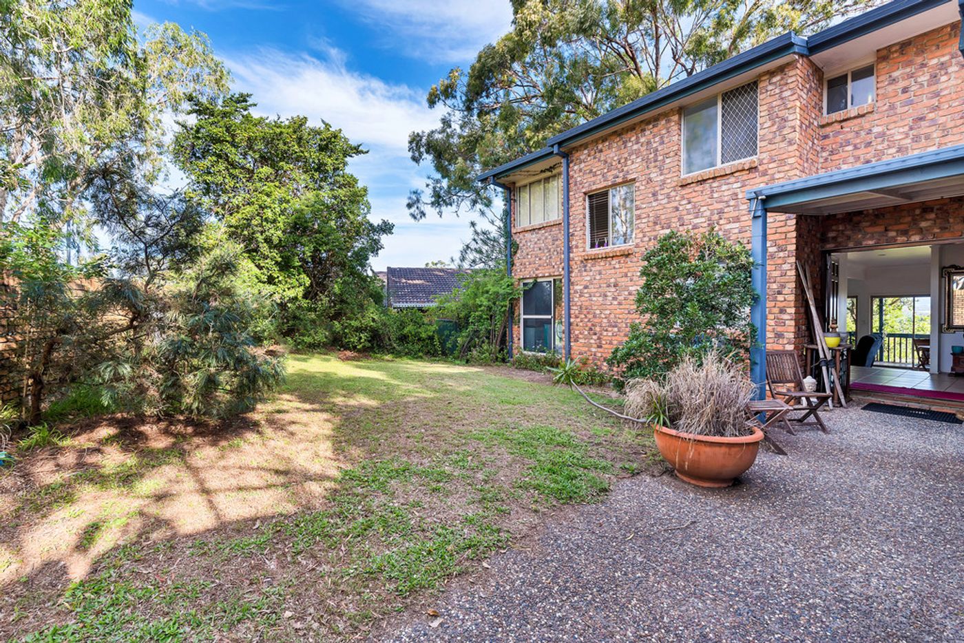34 Binalong Drive, ASHMORE QLD 4214 House Sold