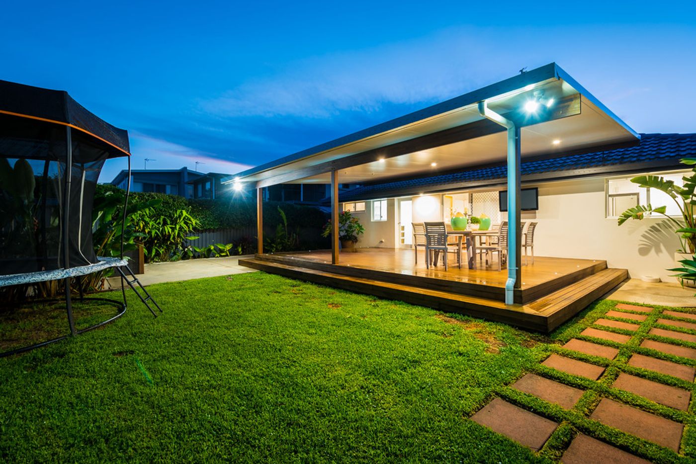 17 Alec Avenue, MERMAID WATERS QLD 4218 House Sold