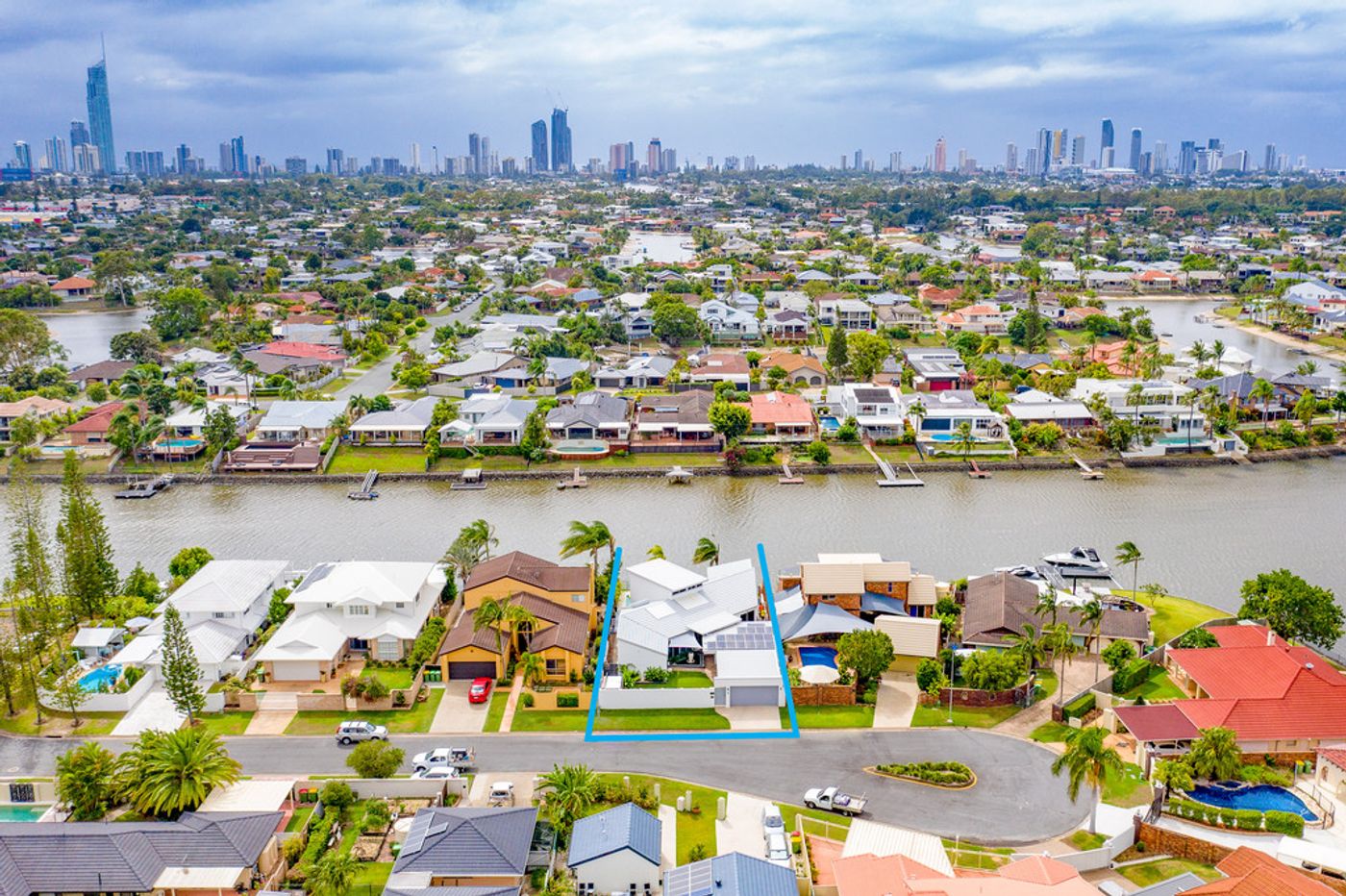 8 Angus Court, BENOWA WATERS QLD 4217 House Sold