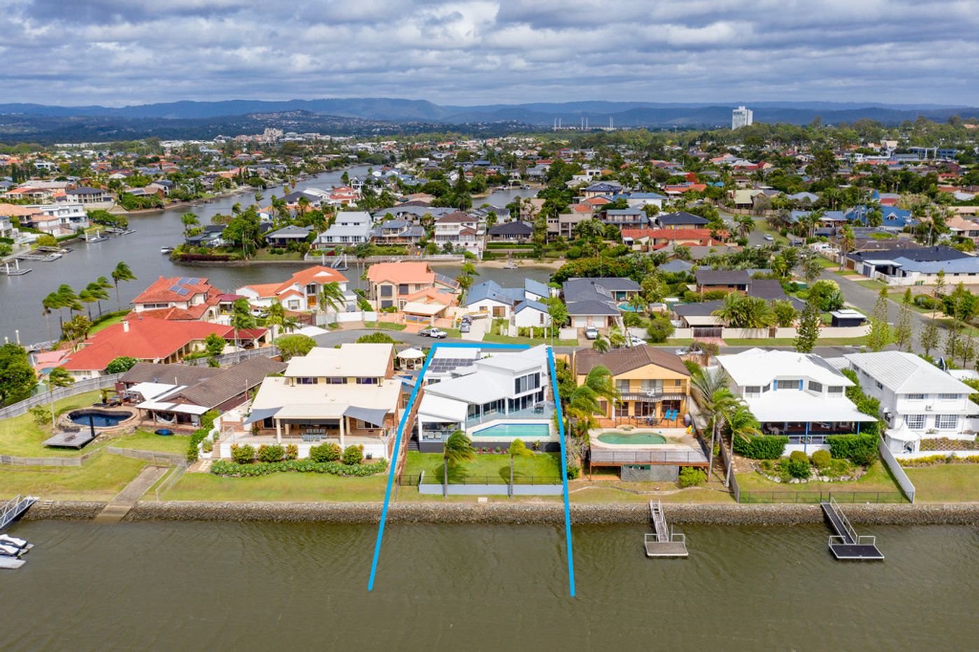 8 Angus Court, BENOWA WATERS QLD 4217 House Sold