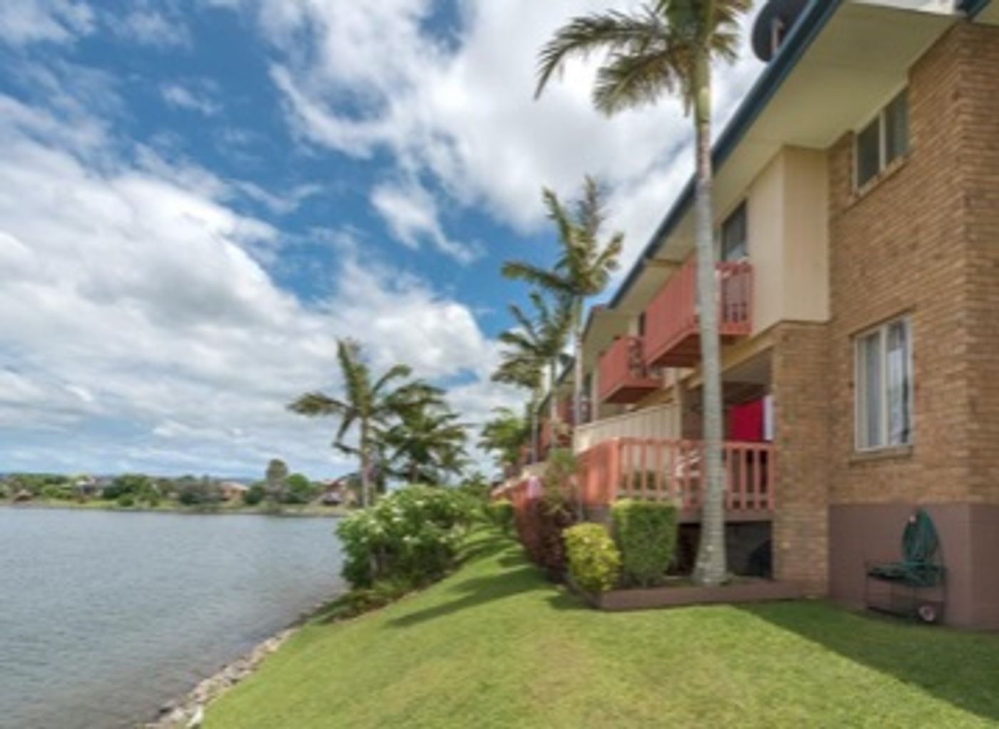 10/6 LOWOOD COURT, VARSITY LAKES QLD 4227 Townhouse Sold