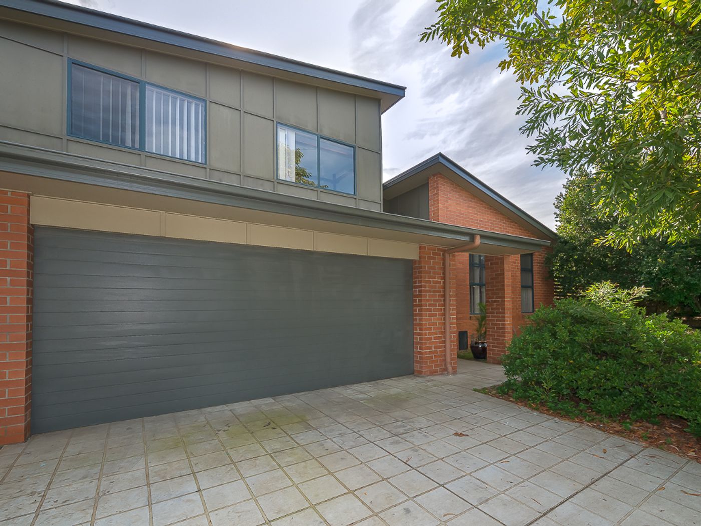 8 Cobb and Co Drive, OXENFORD QLD 4210 House Sold