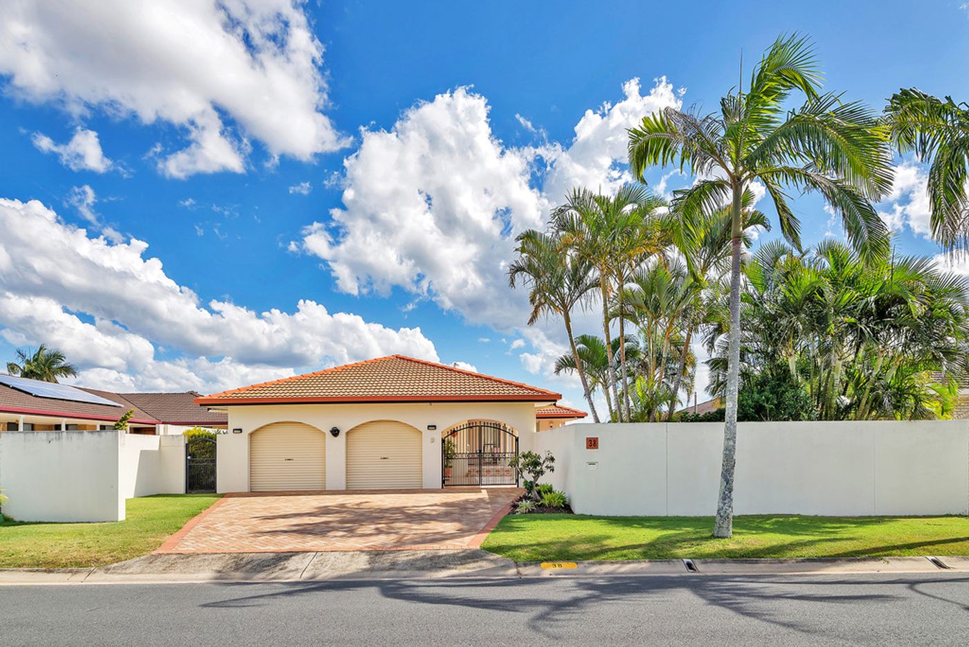 38 Arcadia Drive, MERMAID WATERS QLD 4218 House Sold