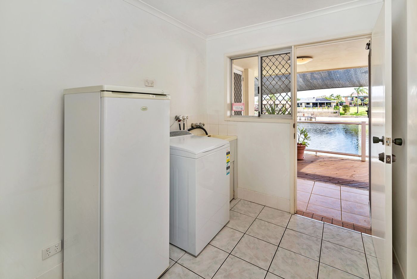 38 Arcadia Drive, MERMAID WATERS QLD 4218 House Sold