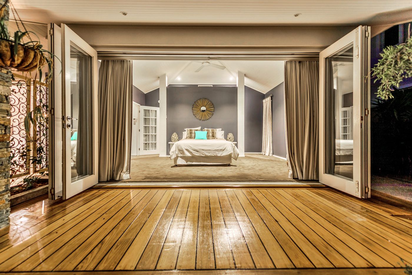 18 Beverley Crescent, BROADBEACH WATERS QLD 4218 House Sold