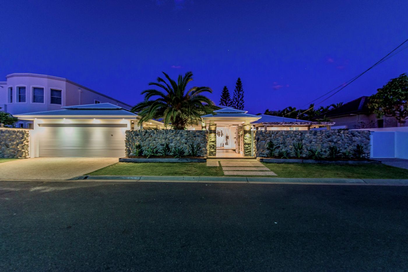 18 Beverley Crescent, BROADBEACH WATERS QLD 4218 House Sold