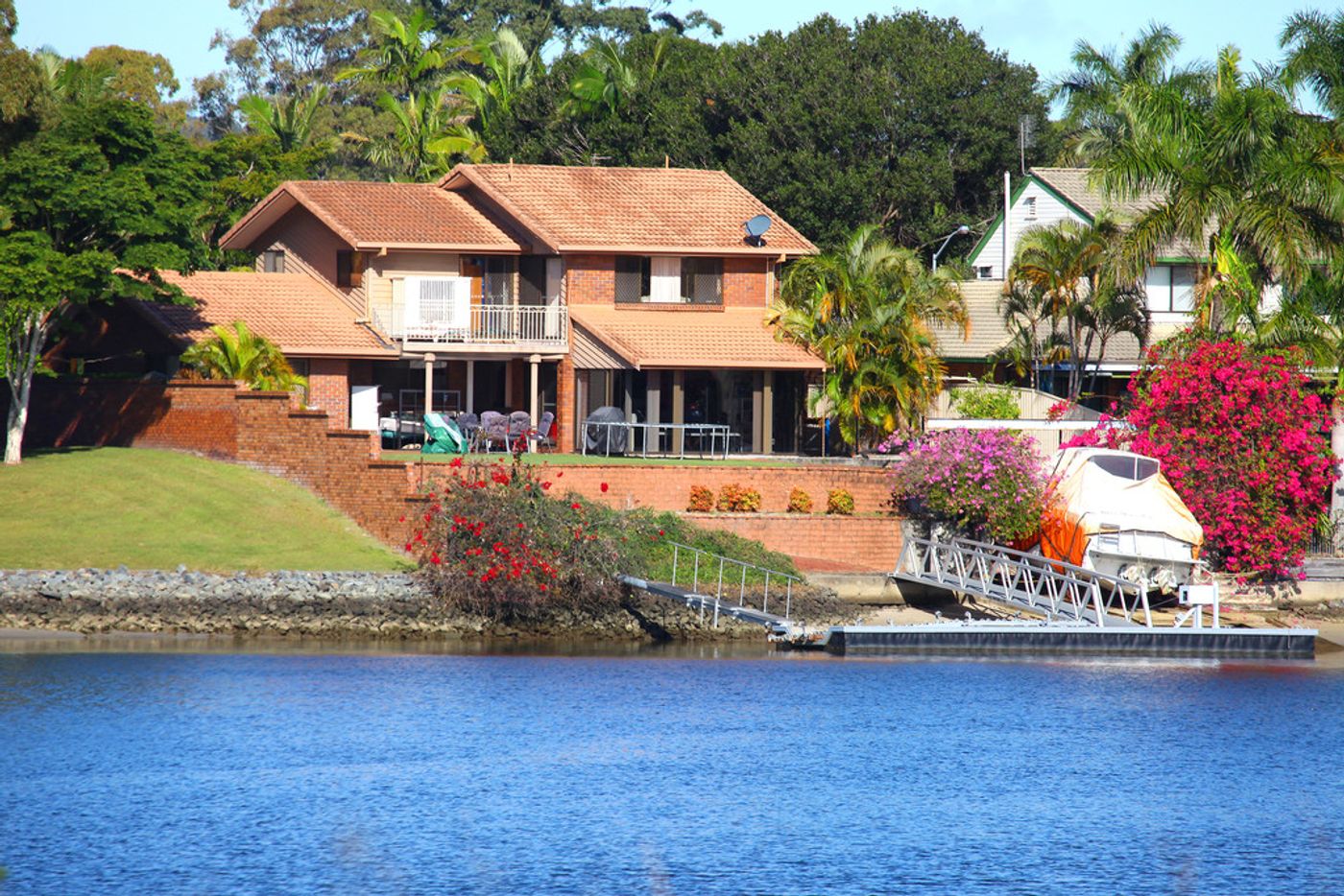 86 Oceanic Drive, MERMAID WATERS QLD 4218 House Sold