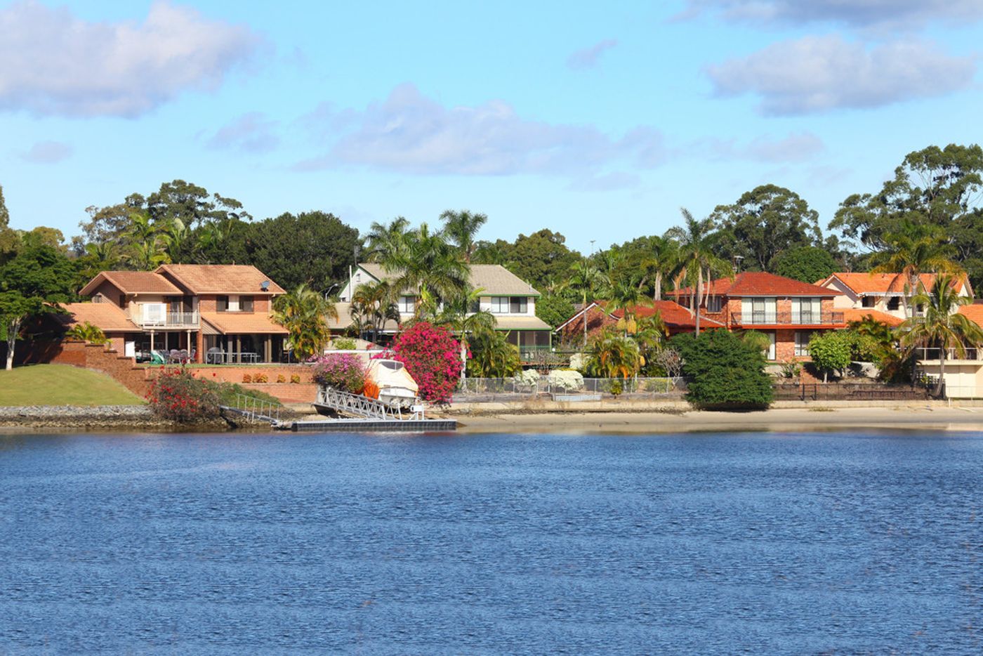 86 Oceanic Drive, MERMAID WATERS QLD 4218 House Sold