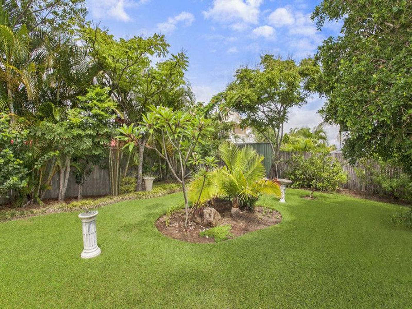 16 Parklane Place, HIGHLAND PARK QLD 4211 House Sold