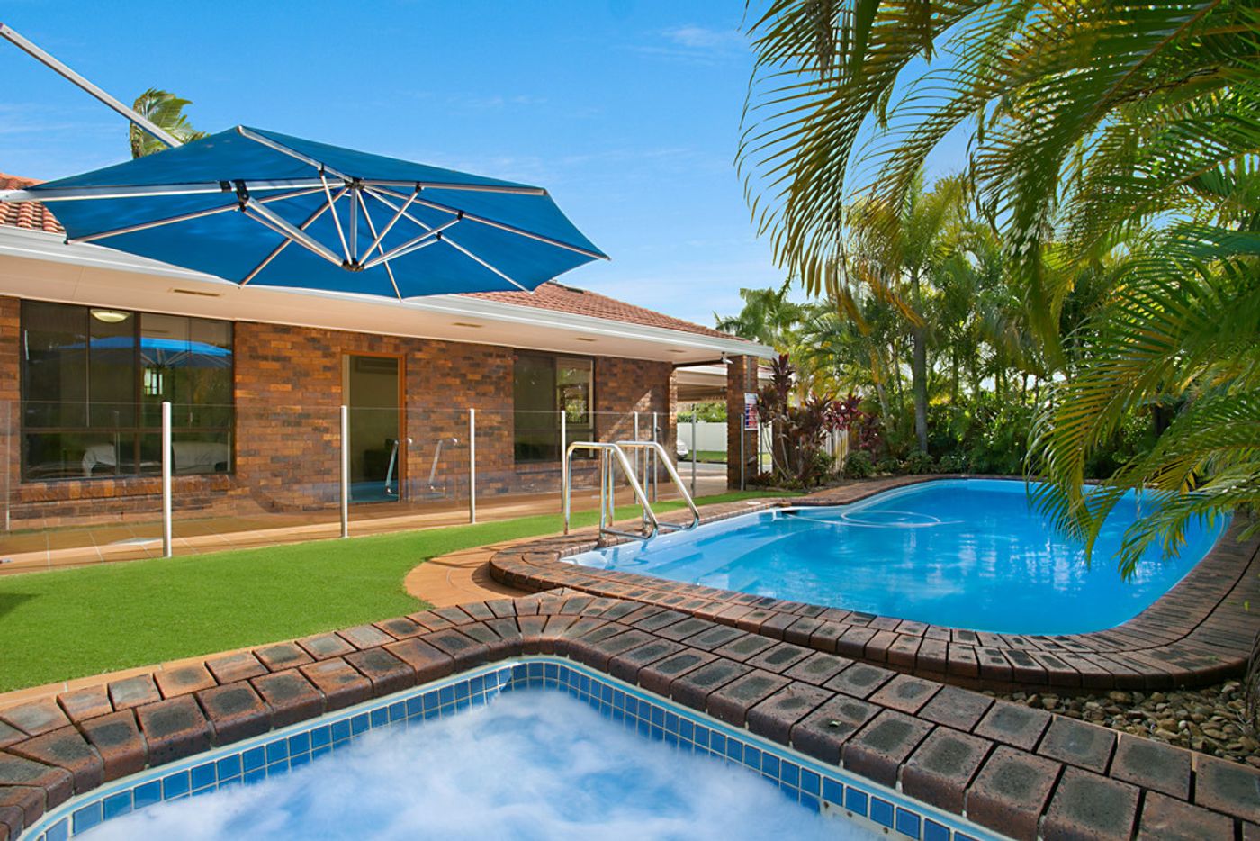 5 Cadence Avenue, MERMAID WATERS QLD 4218 House Sold