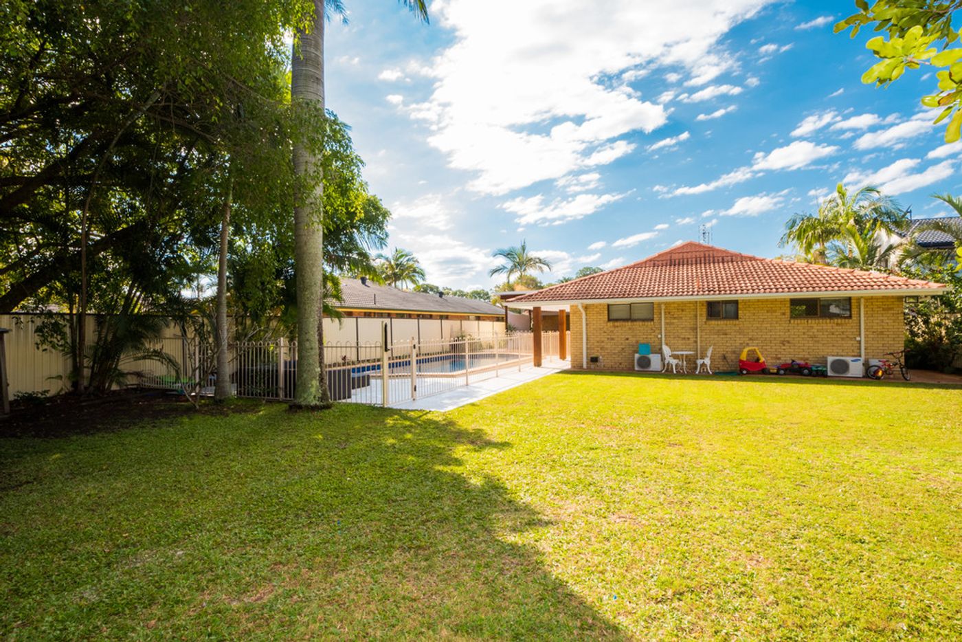 39 Rawlinna Drive, MERMAID WATERS QLD 4218 House Sold