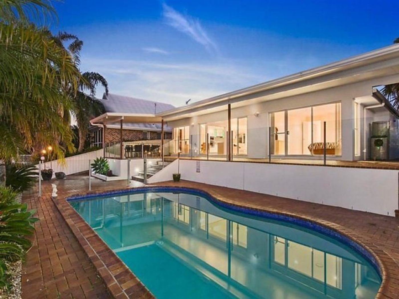 8 Wanneroo Court, MERMAID WATERS QLD 4218 House Sold