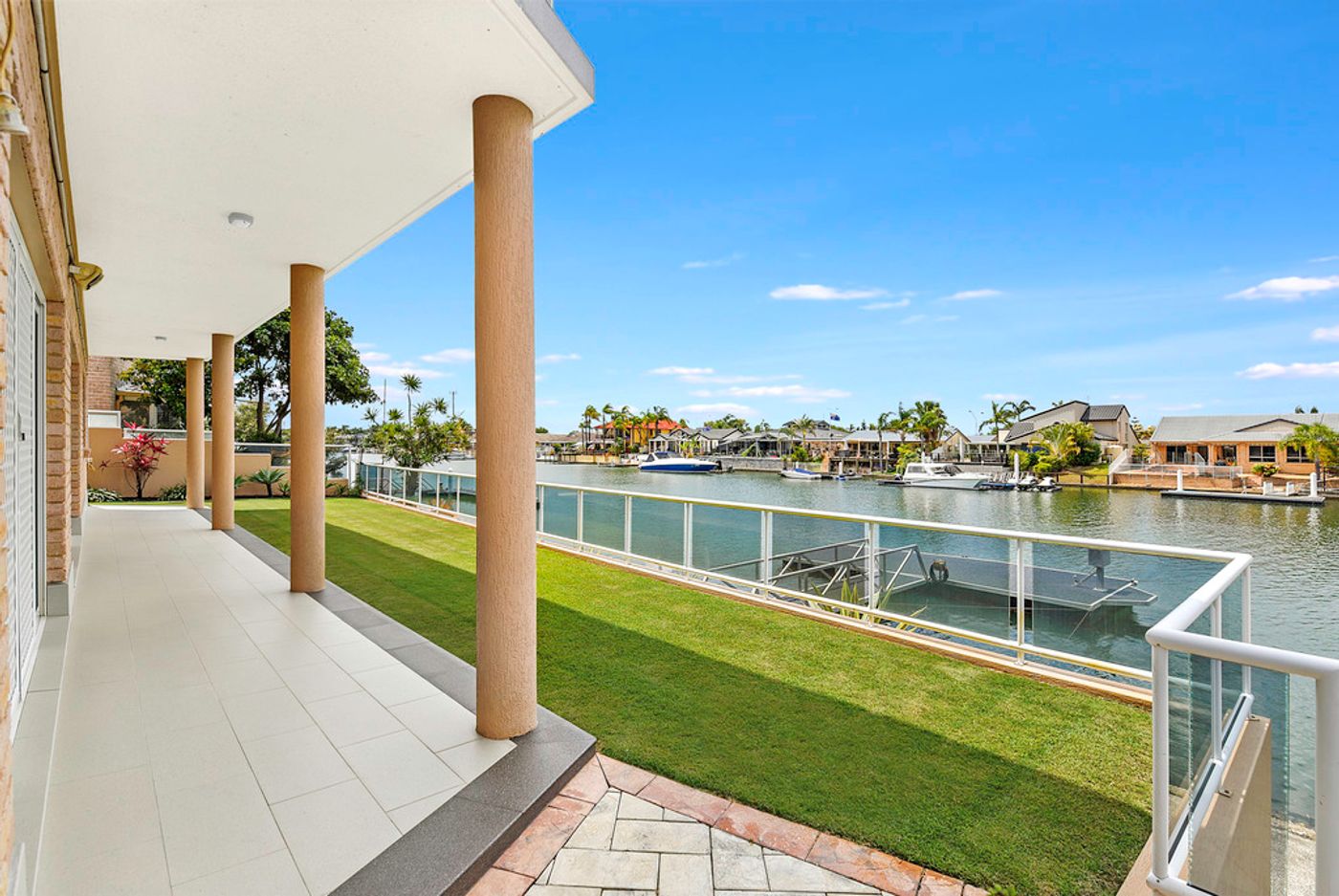 8 Sundance Way, RUNAWAY BAY QLD 4216 House Sold