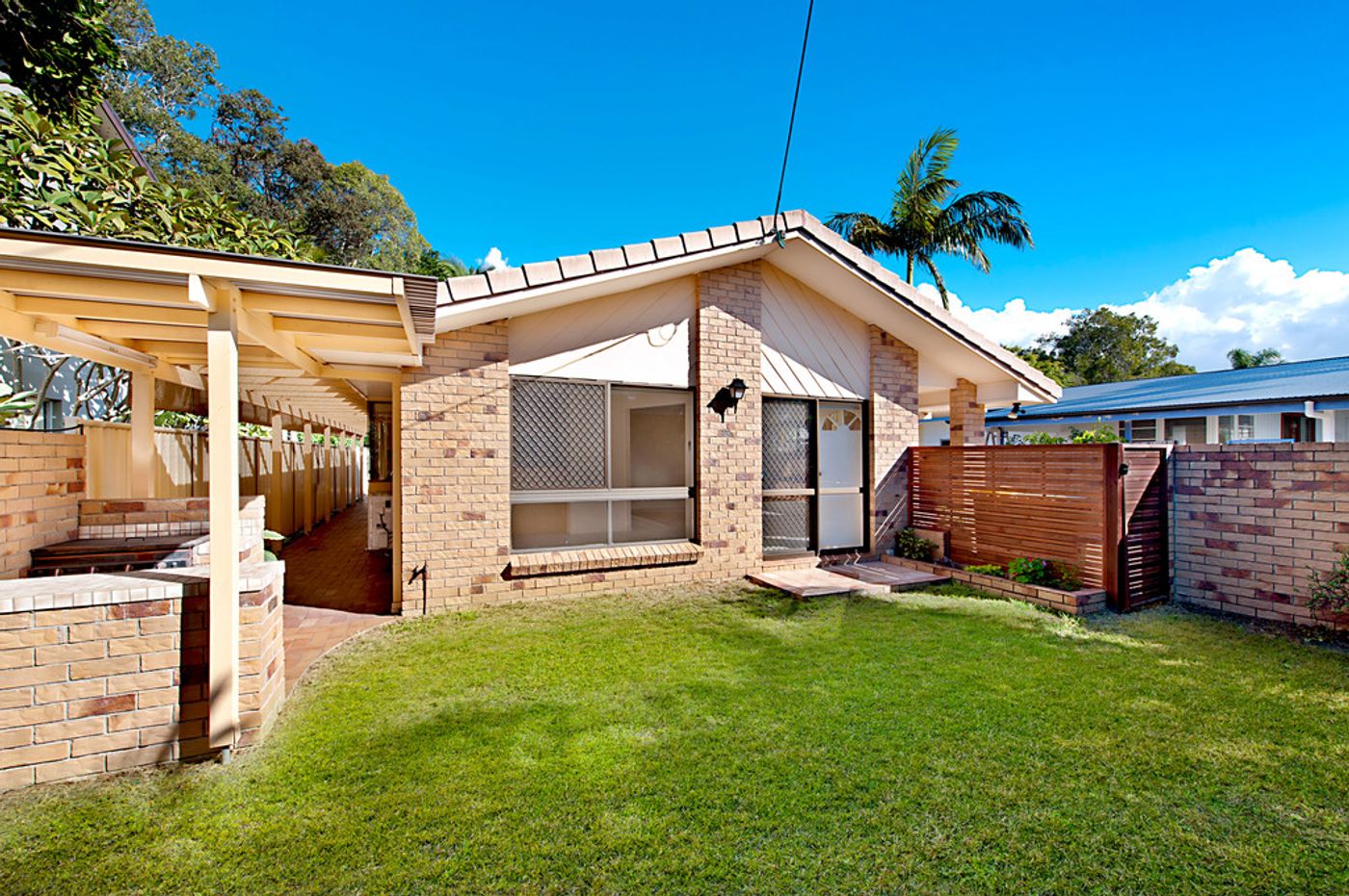 54 Victor Avenue, PARADISE POINT QLD 4216 House Sold