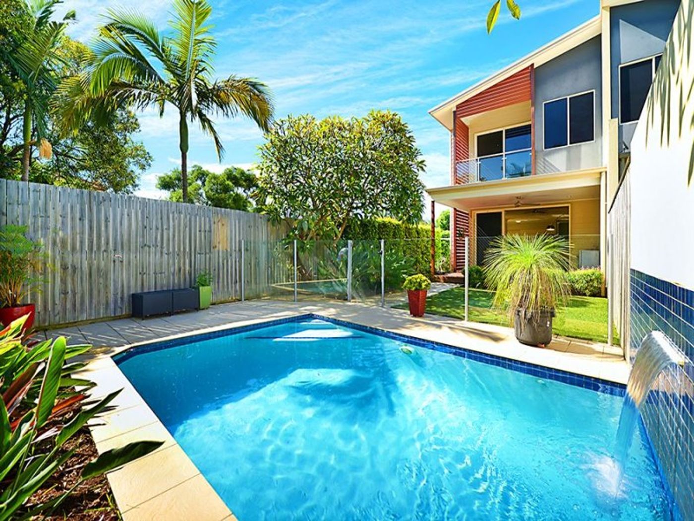 2/15 Holly Avenue, HOLLYWELL QLD 4216 House Sold