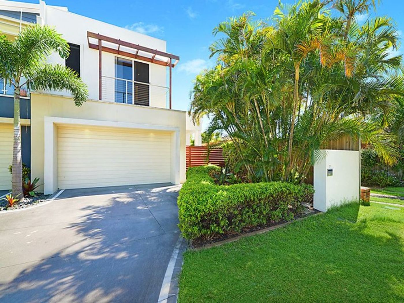 2/15 Holly Avenue, HOLLYWELL QLD 4216 House Sold