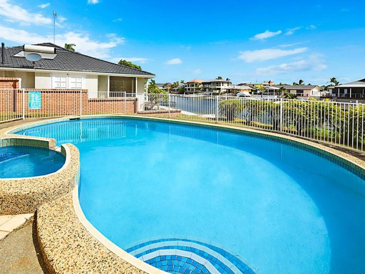 4 Viking Court, PARADISE WATERS QLD 4217 House Sold