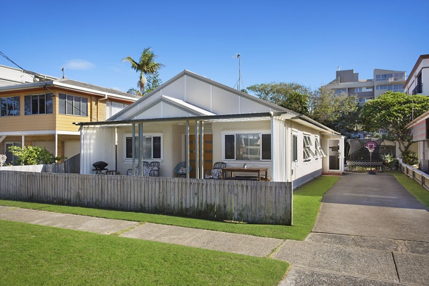 5 Dudley Street, MERMAID BEACH QLD 4218 House Sold