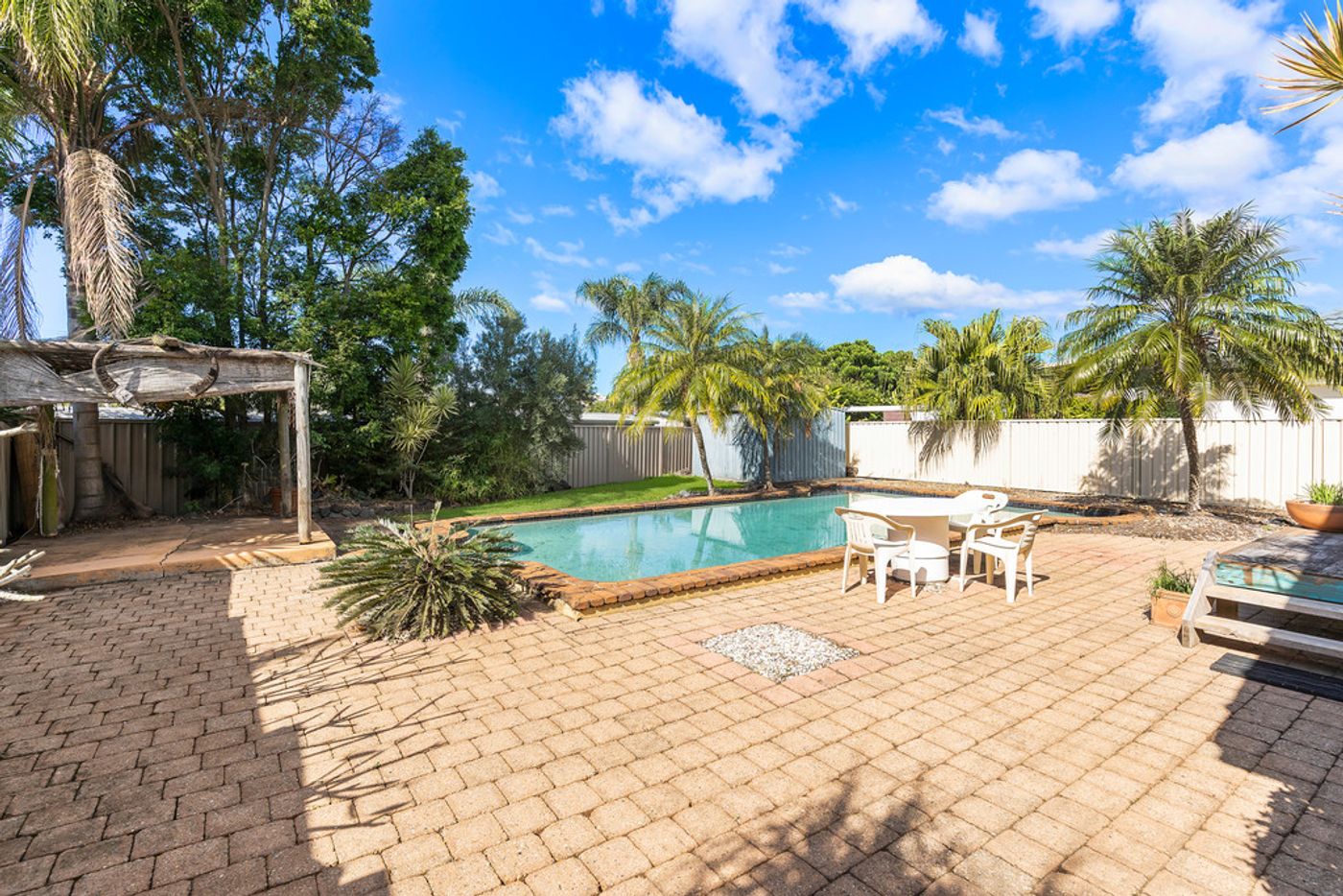 19 Alec Avenue, MERMAID WATERS QLD 4218 House Sold