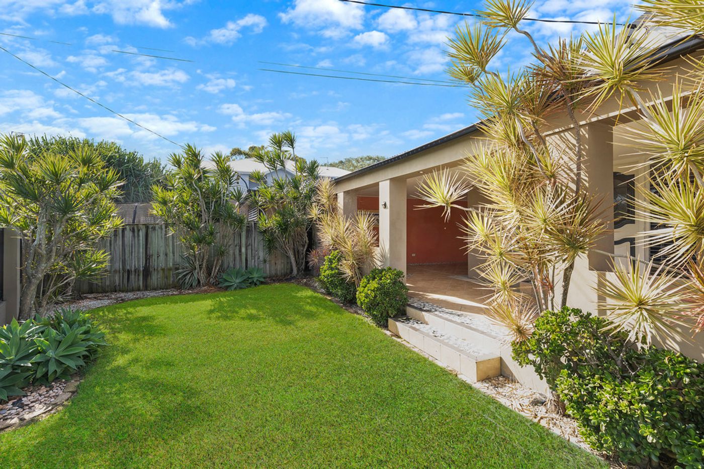 19 Alec Avenue, MERMAID WATERS QLD 4218 House Sold