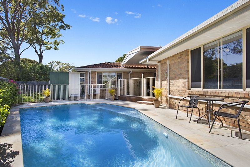 5 Erica Court, LABRADOR QLD 4215 House Leased