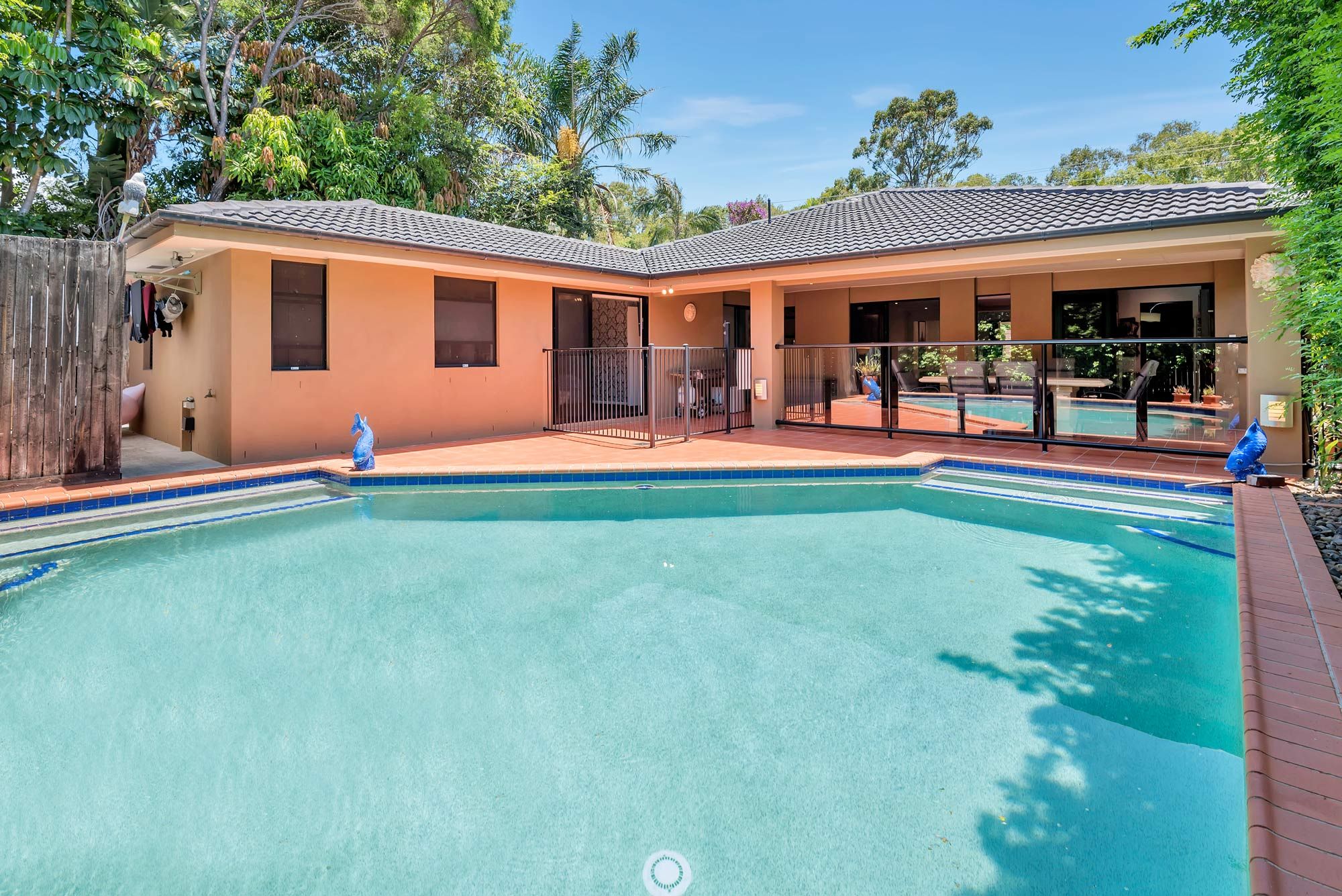 66 Slatyer Avenue, BUNDALL QLD 4217 House Sold